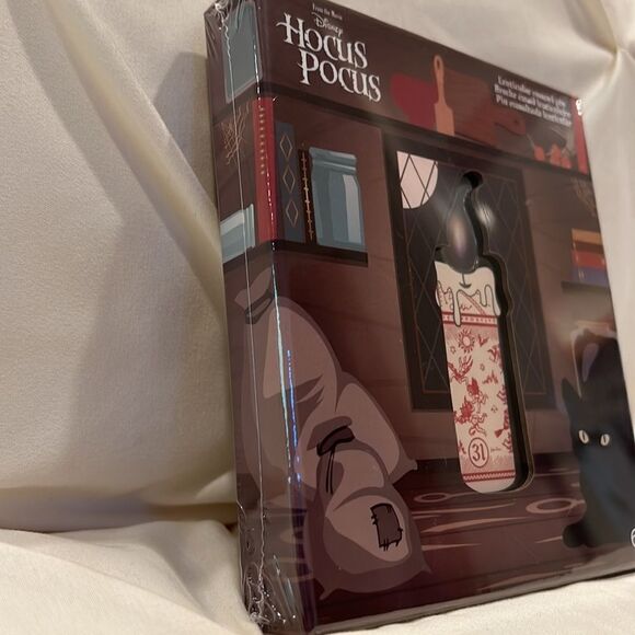 Loungefly X Hocus Pocus Black Flame Candle Lenticular Pin LE only 2000!! - Picture 7 of 9